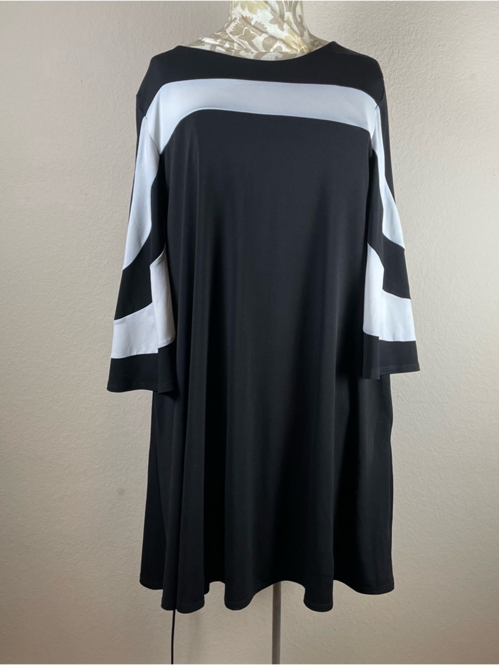 Elegant Nina Leonard Black & White Drape Sleeve Midi Dress – Size XL ✨
